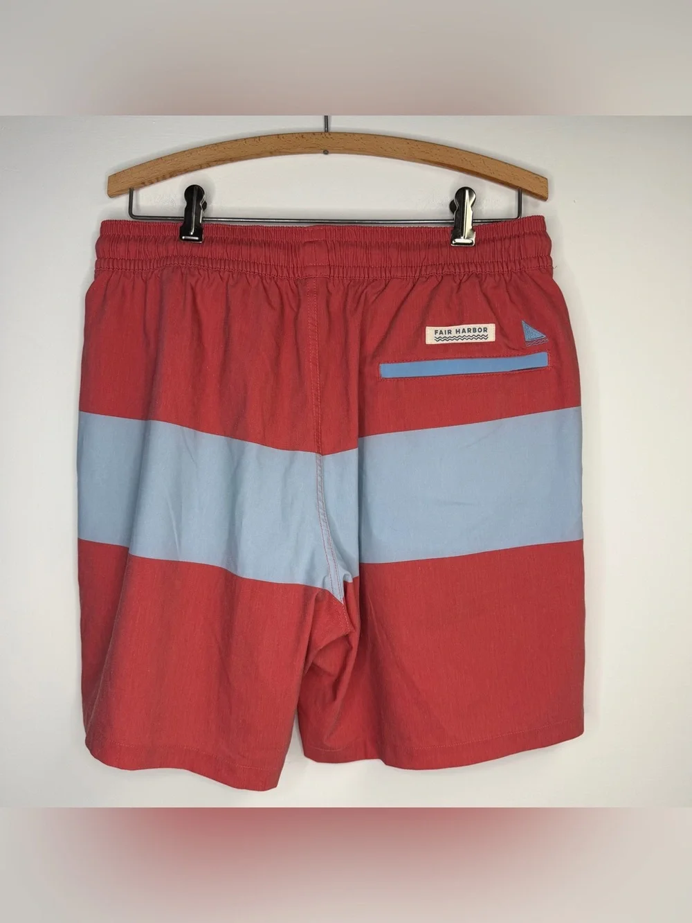 Fair Harbor Men’s Swim Trunks Coral Blue Retro Stripe Size XL
